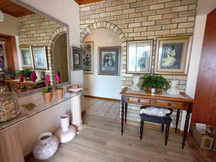 5 Bedroom Property for Sale in Wavecrest Eastern Cape